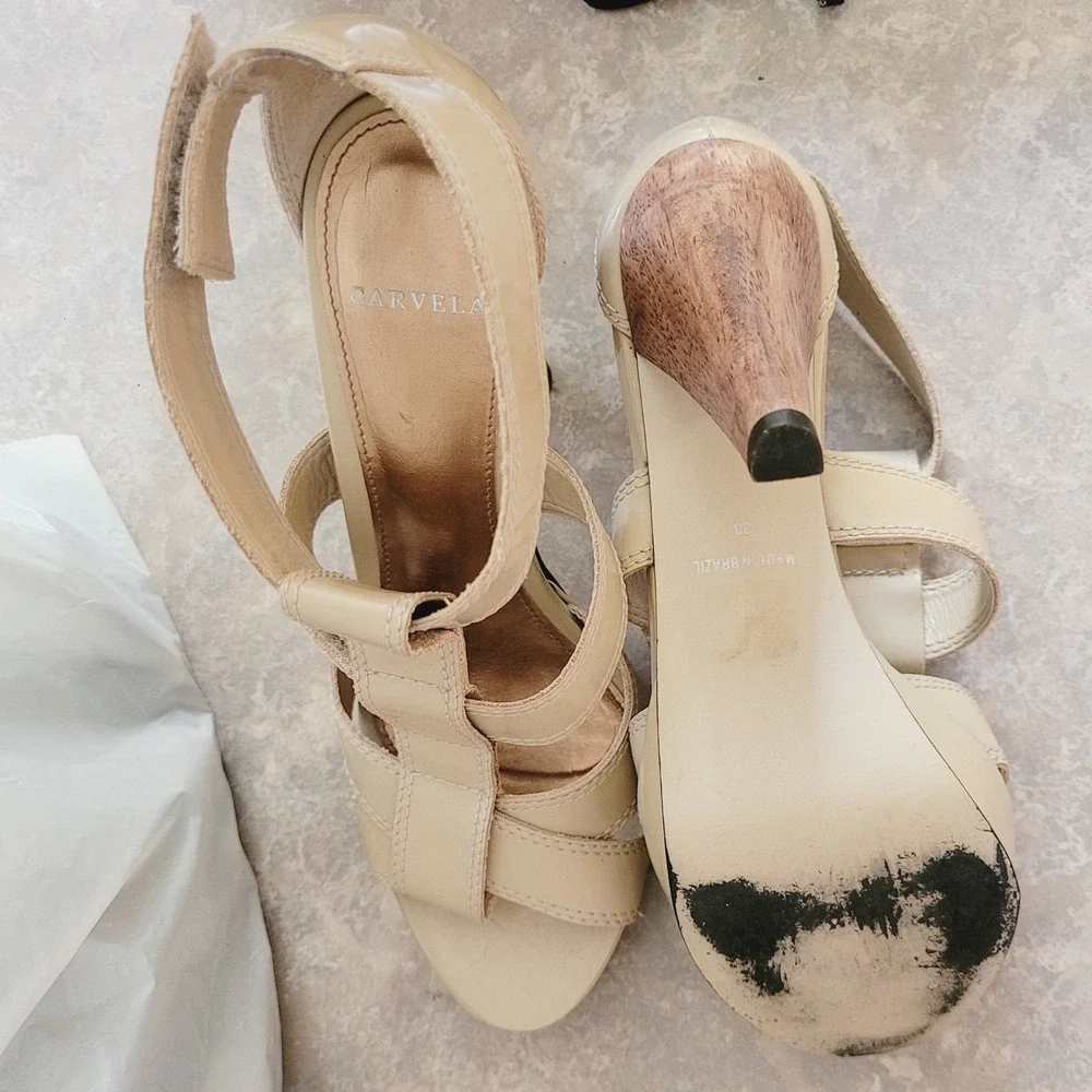 Carvela Strappy Platform Wood Heel Sandals Shoes Luxury Taupe MSRP‎ $154 Dressy